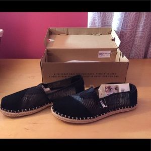 TOMS Classic Black Mesh. NWT.